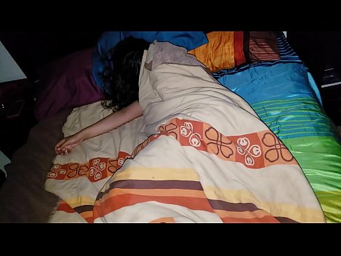 ❤️ Stepson a' giùlan a mhuime òg fhad 'sa tha ia' cadal. ️ Bhidio gnè aig gd.porn-milf-300.ru ﹏